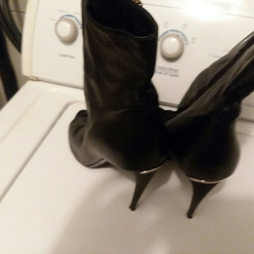 Burberry ankle boots MAKE AN OFFER THAT'S RESONIBL